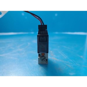 Válvula Solenoide de 3 Puertos SMC NVZ110-5MZ-M5-X51, Usada, Piezas de Equipos Legacy Semiconductor - Product Image 1