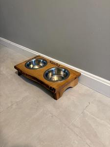 ขาตั้งชามอาหารสัตว์เลี้ยงไม้ขัดเงาแบบปรับแต่งได้ ทันสมัย เป็นมิตรกับสิ่งแวดล้อม สำหรับวางบนโต๊ะ พร้อมชามสแตนเลสกันลื่น - Product Image 2