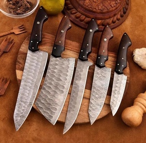 Ensemble de couteaux de chef en acier Damas faits à la main, 5 pièces, manche en bois, étui en cuir, ambidextre, écologique, couteaux de qualité supérieure à 67 couches - Product Image 4