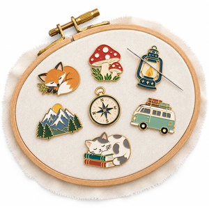 Porte-aiguilles magnétique personnalisé en émail souple, motif sapin de Noël - Product Image 3