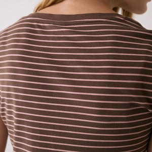 Camiseta de punto de algodón transpirable y ecológica para mujer, de manga corta, cuello en V, hombros descubiertos, corte regular, ideal para verano. - Product Image 3