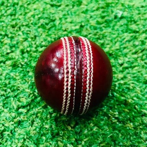 Balle de cricket classique en cuir rouge, cousue à la main, pour entraînement professionnel - Product Image 5