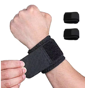 Attelles de poignet réglables en néoprène avec fermeture auto-agrippante antidérapante pour la gym, l'entraînement et la musculation - Légères et unisexes - Product Image 2