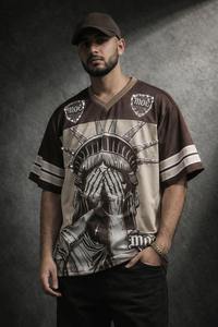 เสื้อเจอร์ซีย์ตาข่ายปักคริสตัลสั่งทำขายส่ง เสื้อผ้าสตรีทแวร์ผู้ชายไซส์ใหญ่ พิมพ์ลายแบบซับลิเมชั่น คอวี เสื้อกีฬา เสื้ออเมริกันฟุตบอล - Product Image 3