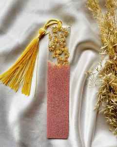 Marcapáginas de Madera con Flores Prensadas Hechas a Mano, con Brillo Dorado, Personalizables para Estudiantes - Product Image 2