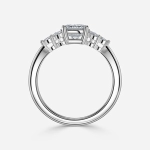 Anillo de Diamante Cultivado en Laboratorio de 1.7CT con Esmeralda y Piedras Laterales en Forma de Hoja Marquise, Oro de 14K, Joyería OEM - Product Image 2