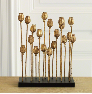 Elegante menorá dorada de Hanukkah de nueve ramas con adornos ornamentados y una base ancha. Disponible a precios de mayorista. - Product Image 4