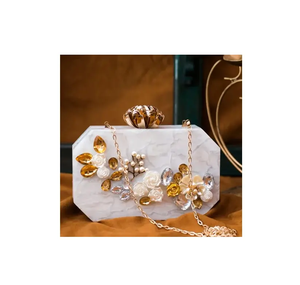 Pochette de soirée de qualité supérieure en résine pour mariée, également utilisable comme sac à bandoulière pour femme, avec design et forme personnalisés, sac en résine orné de pierres par MULTI CRAFT - Product Image 2