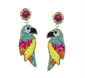 Pendientes de gato negro con sombrero de bruja para Halloween, con cuentas - Rojo de la marca BaubleBar, con mariposa tricolor y perlas de semilla - Product Image 2