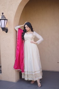 Traje Anarkali Blanco para Mujer con Dupatta Bordada, Ropa Étnica de Diseñador, Vestido Tradicional para Bodas y Fiestas Indias - Product Image 2