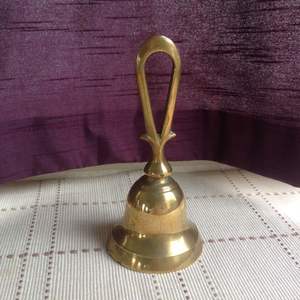 Campana de Mano de Latón para Bodas, un Atractivo Adorno para la Decoración de Ceremonias y Momentos de Celebración - Product Image 6