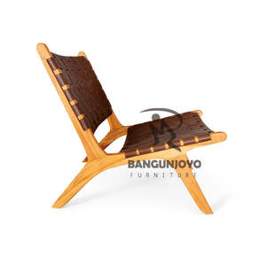 Fauteuil lounge moderne de style mid-century avec structure en teck et assise/dossier en cuir PU rembourré pour hôtels, villas, restaurants - Product Image 2