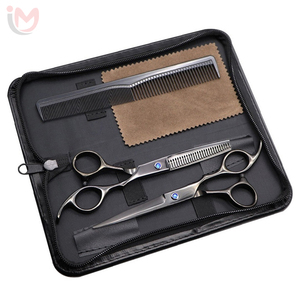 Kit de Barbier Professionnel en Acier Inoxydable de Haute Qualité et Durable avec Ciseaux et Lames, Outils Personnalisables pour Salon de Coiffure – Vente en Gros - Product Image 1