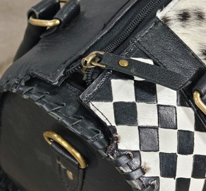 Nouveau Sac de Voyage de Luxe 2026 en Cuir Véritable Noir et Blanc à Carreaux avec Panneau en Cuir de Vachette et Détails Pompons pour Femme - Product Image 6