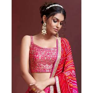 Lehenga Choli de Seda Bordada en Rosa, Talla Grande, para Sangeet - Product Image 5