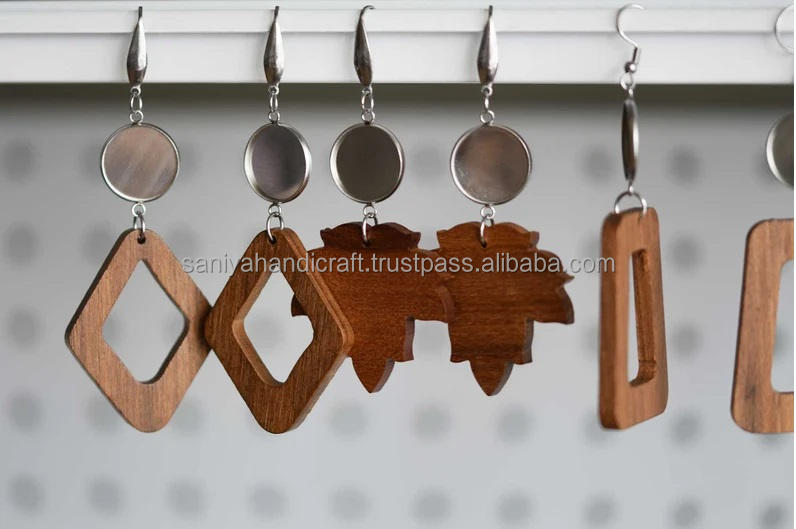 สีน้ำตาล