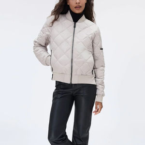 Veste bomber en satin pour femmes, 100 % haute qualité, personnalisable, respirante et confortable, avec couleur blanche personnalisée. - Product Image 1