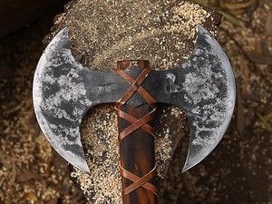 Hacha Vikinga de Doble Cabeza Forjada a Mano Personalizada para Camping y Caza al Aire Libre, Acero de Damasco, Mango de Madera de Palisandro, OEM ODM, Venta al por Mayor Disponible, ¡Oferta Caliente! - Product Image 3