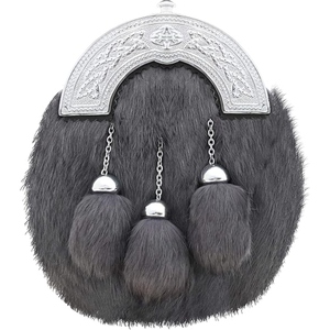 Sporran en fourrure grise écossaise de qualité supérieure avec chaîne de cantle argentée ornée et pompons, accessoires traditionnels pour kilt des Highlands pour hommes - Product Image 1