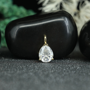 Colgante de Moissanita con Corte de Pera a Precio de Fábrica, Chapado en Oro, Plata 925, Collar Minimalista para Mujer - Product Image 1