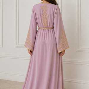 Vestido Kaftan Recto Color Rosa Pálido con Bordado Dorado, Estilo Marroquí de Lujo, Manga Larga, Prenda Modesta, Jalabiya de Diseñador para Mujer - Product Image 3