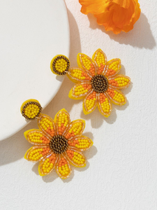 Hermosos pendientes colgantes de cuentas hechos a mano con diseño floral, los más lindos, bordados a mano por blossom craft india - Product Image 1