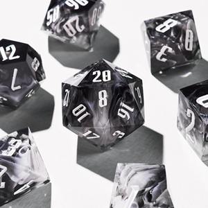 Jeu de dés en résine haute clarté, dés polyédriques transparents en résine pour les joueurs de D&D, équipement de jeu de table professionnel, vente en gros - Product Image 5