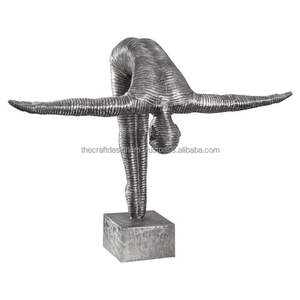 Objeto de mesa de conejo con acabado de plata alta, peso de papel de conejo portátil decorativo, escultura de aluminio sólido al por mayor, precios bajos - Product Image 2