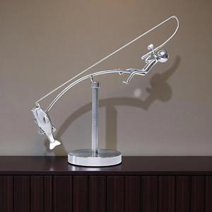 ของเล่นโลหะรูปนักตกปลาทรงตัวได้ ใช้ตกแต่งโต๊ะได้อย่างลงตัว เหมาะสำหรับพื้นที่ต้อนรับในสำนักงานหรือพื้นที่ทำงานสร้างสรรค์ - Product Image 2