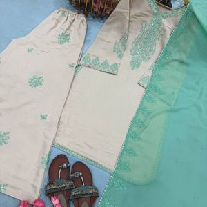 Kurti de Seda Romana Pura Bordada con Palazzo y Dupatta de Georgette Sintética con Lentejuelas, Traje de Diseño Étnico para Fiesta - Product Image 5