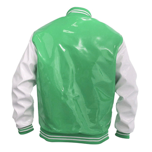 เสื้อแจ็คเก็ตหนัง PVC สำหรับผู้ชาย แบบ Varsity คอตั้ง พร้อมโลโก้ด้านหน้า คุณภาพสูง ปรับแต่งได้ สไตล์ลำลอง สำหรับฤดูหนาว เหมาะกับการสวมใส่แนวสตรีท - Product Image 2