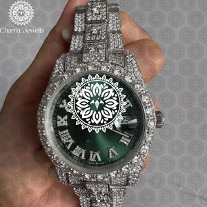 Montre de luxe pour homme Charm_Jewells en acier inoxydable 42 mm, cadran vert, lunette sertie de diamants, affichage analogique à quartz, date, fermoir pliant - Product Image 1