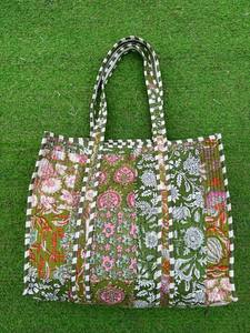 Sac en patchwork matelassé en coton – Sac fourre-tout en tissu fait main pour femmes - Product Image 5