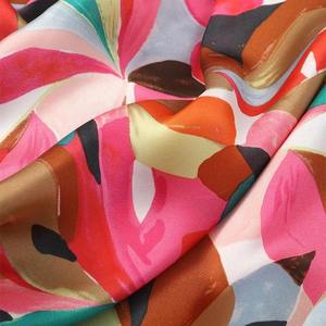 Écharpes et châles en satin de soie pour femmes, impression personnalisée, motifs floraux tendance, vente en gros - Product Image 4