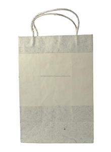 Sac cadeau de mariage en papier recyclé de style mode personnalisé, fait à la main en coton avec des cordons assortis - Product Image 3