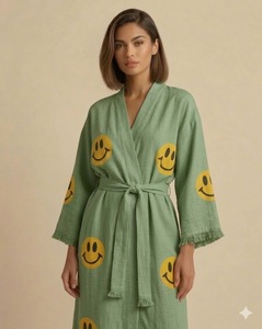 Robe Kimono Longue Ample à Col en V Imprimé Visage Souriant Noir avec Bords Effilochés – Tenue Décontractée Toutes Saisons - Product Image 3