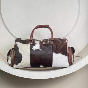 Conjunto de bolsa de viaje y bolso de mano de piel de vaca hecha a mano para mujer combo de bolso de hombro y de noche - Product Image 5