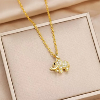 Collier pendentif animal pour femme avec finition plaquée or véritable 18 carats, incrustation de zircon et chaîne en câble
