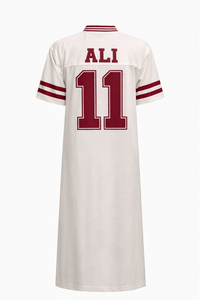 Thobe Islámico Personalizado para Hombre, Estilo Fútbol |   Proveedor de Thobes Deportivos OEM con Cuello a Rayas y Nombre y Número Personalizados - Product Image 3