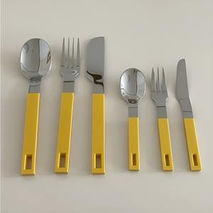 Nuevo Juego de Cubiertos Plateados con Mango de Resina Amarilla para Mesa de Comedor, Vajilla, Regalo de Boda, Uso en Fiestas y Servicio Diario - Product Image 3