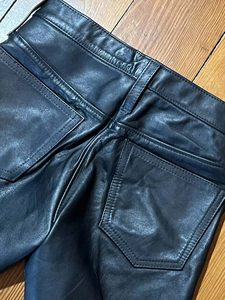 Pantalones Cortos de Cuero Genuino para Hombre con Cremallera y Adornos de Perlas, Recubiertos de PU, Diseño OEM ODM, Logotipos Personalizados, Última Moda, Lujo, Tallas Disponibles - Product Image 3