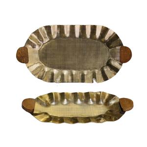 Bandeja DE SERVICIO DE METAL decorativa de mesa de gran tamaño pulido brillante con asas de madera Bandeja de bebidas y aperitivos para restaurante - Product Image 1