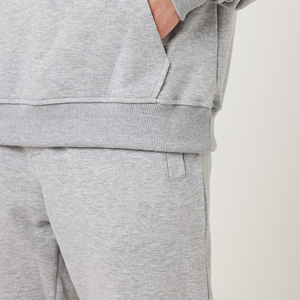 ชุดวอร์มเทคฟลีซผ้าฝ้ายแบบลำลองสไตล์สตรีทแวร์สำหรับผู้ชาย พร้อมโลโก้ OEM แบบกำหนดเอง ชุดเซ็ตสองชิ้น - Product Image 6