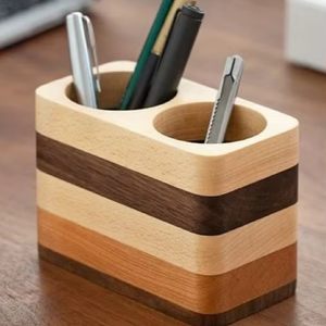 Portalápices Compacto de Madera con Borde Curvo, Organizador de Escritorio Hecho a Mano para Oficina y Mesa de Estudio - Product Image 1
