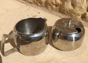 Jarra de Crema de Metal con Acabado Antiguo para Decoración de Comedor - Product Image 5