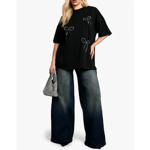 Camiseta de mujer con pedrería de alta demanda, última tendencia, ecológica, personalizable, de secado rápido y anti UV. - Product Image 2