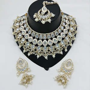 Ensemble de collier choker en pierres Kundan, perles et breloques plaqué or, bijoux de mariée raffinés pour les festivals - 10575546WH - Product Image 1