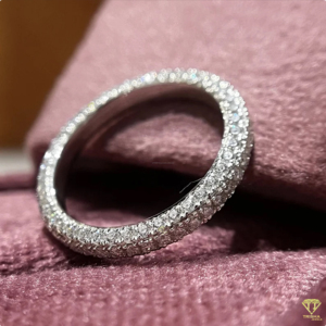 Bague de mariage en moissanite de luxe faite à la main en argent sterling 925 avec un design éternel étincelant pour femmes - Product Image 5