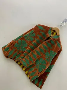 Chaqueta de terciopelo marrón premium bordada para mujer, artesanal, tradicional de Rajastán, para invierno. - Product Image 2