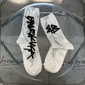 Calcetines Deportivos de Moda al por Mayor con Estampado Digital de Graffiti y Logo Personalizado, Calcetines de Algodón de Alta Calidad para Hombre, Verano - Product Image 6